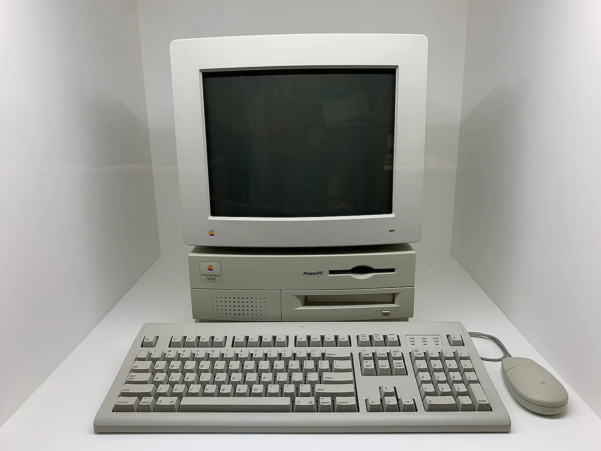 Power Macintosh 6100 gallery photograph