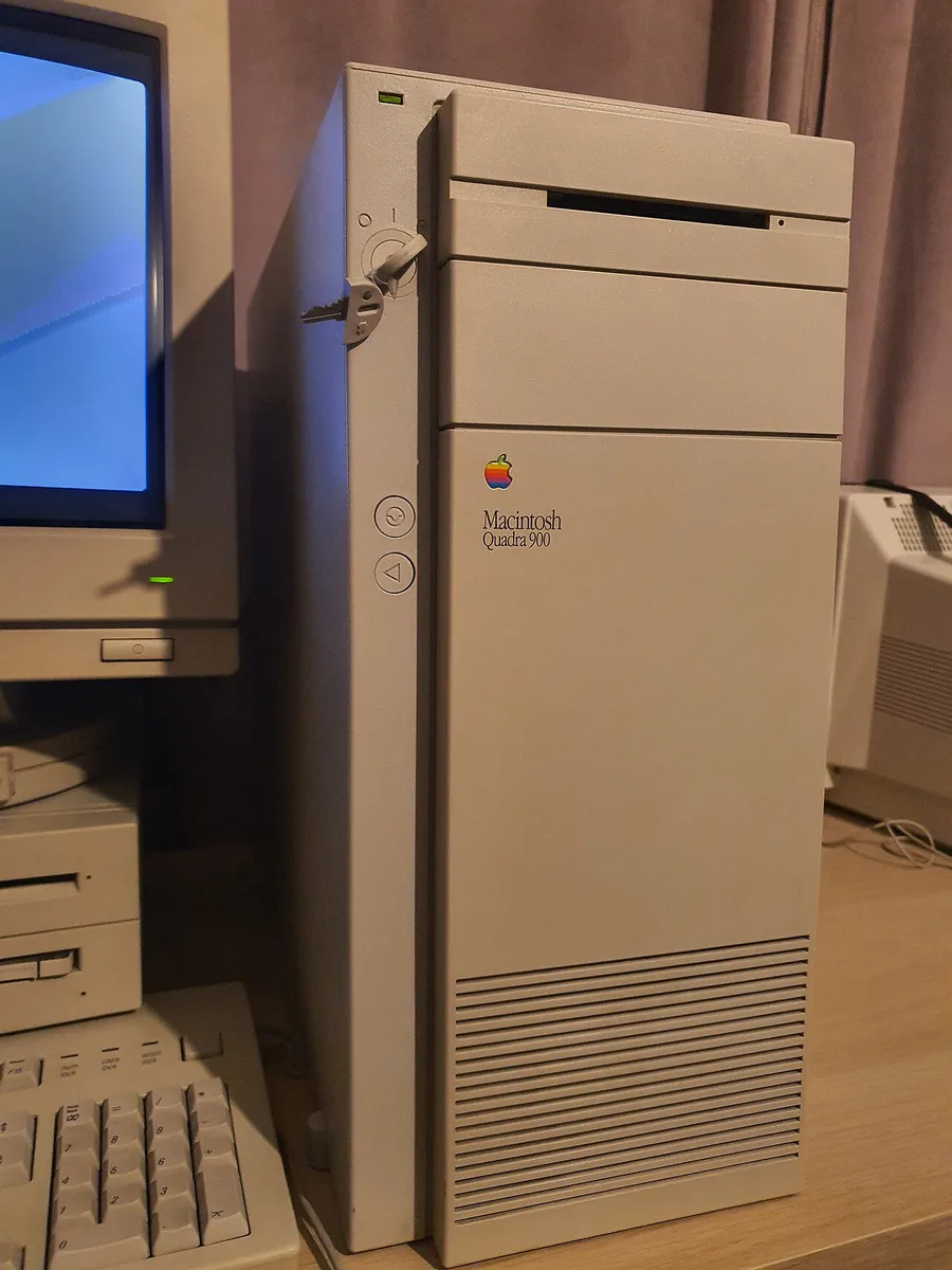 Macintosh Quadra 700 gallery photograph