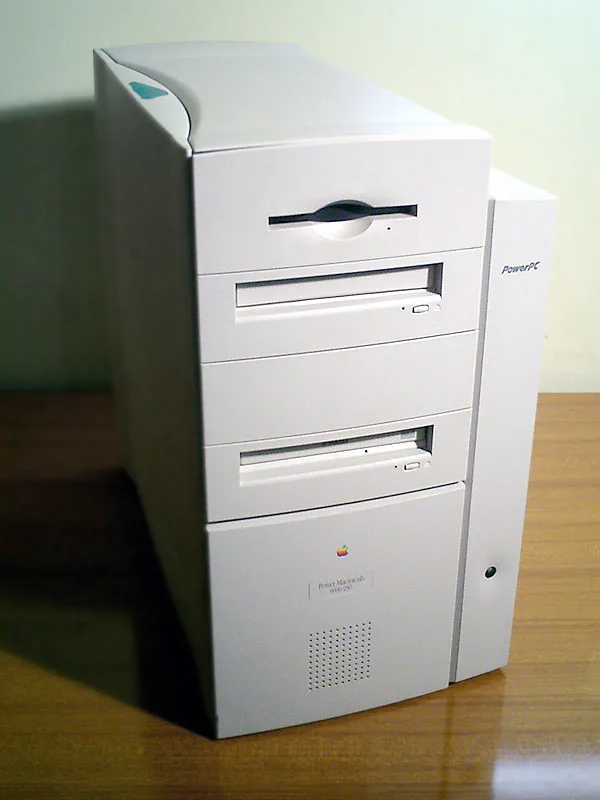 Power Macintosh 5500 gallery photograph